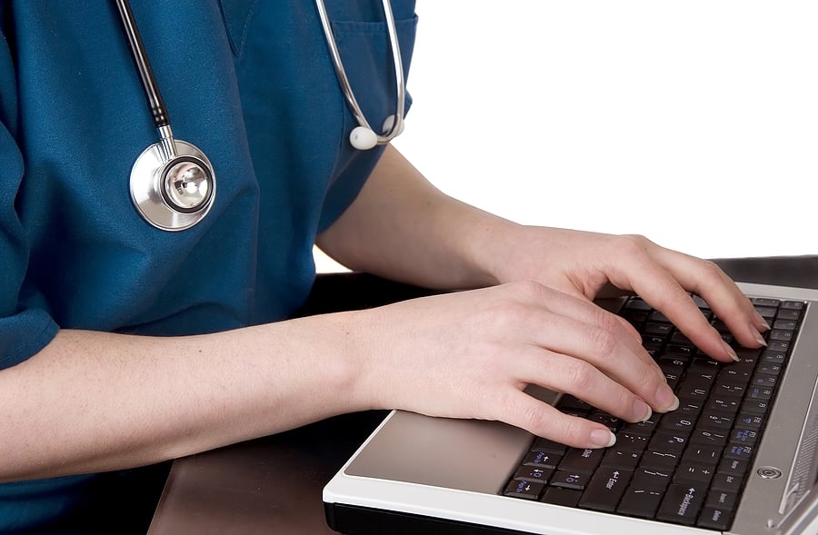 Student applying for a nurse practitioner program online